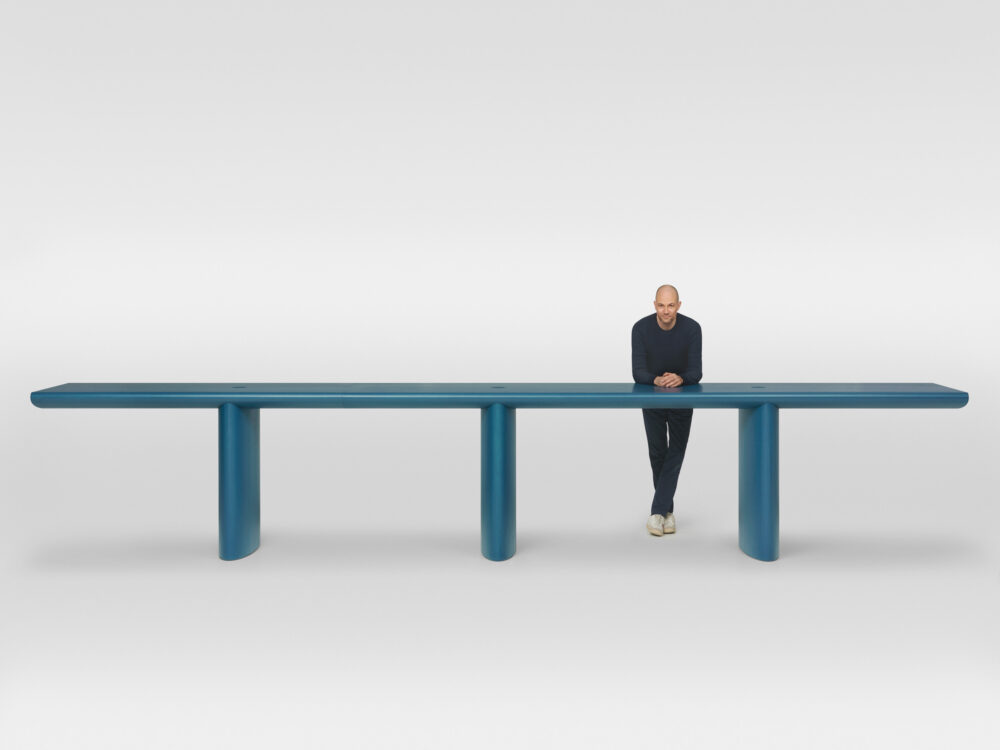 Stephan Huerlemann Blauer Tisch Studio Willen David Willen 01